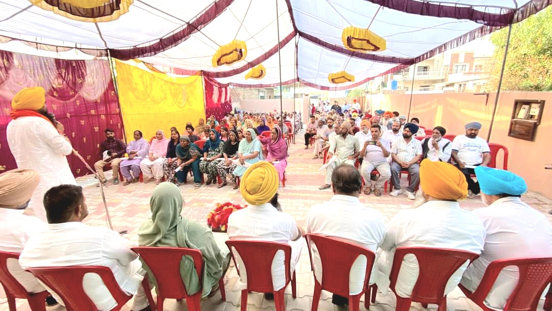 मलविंदर सिंह कंग ने ब्लॉक सरोआ के गांवों में नुक्कड़ सभा को संबोधित किया